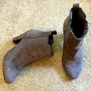 BCBGeneration 6M Suede Zip‎ Up Pointed Toe Heeled Ankle Booties
